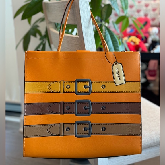 Coach Handbags - Coach Cashin Tote (C9724)